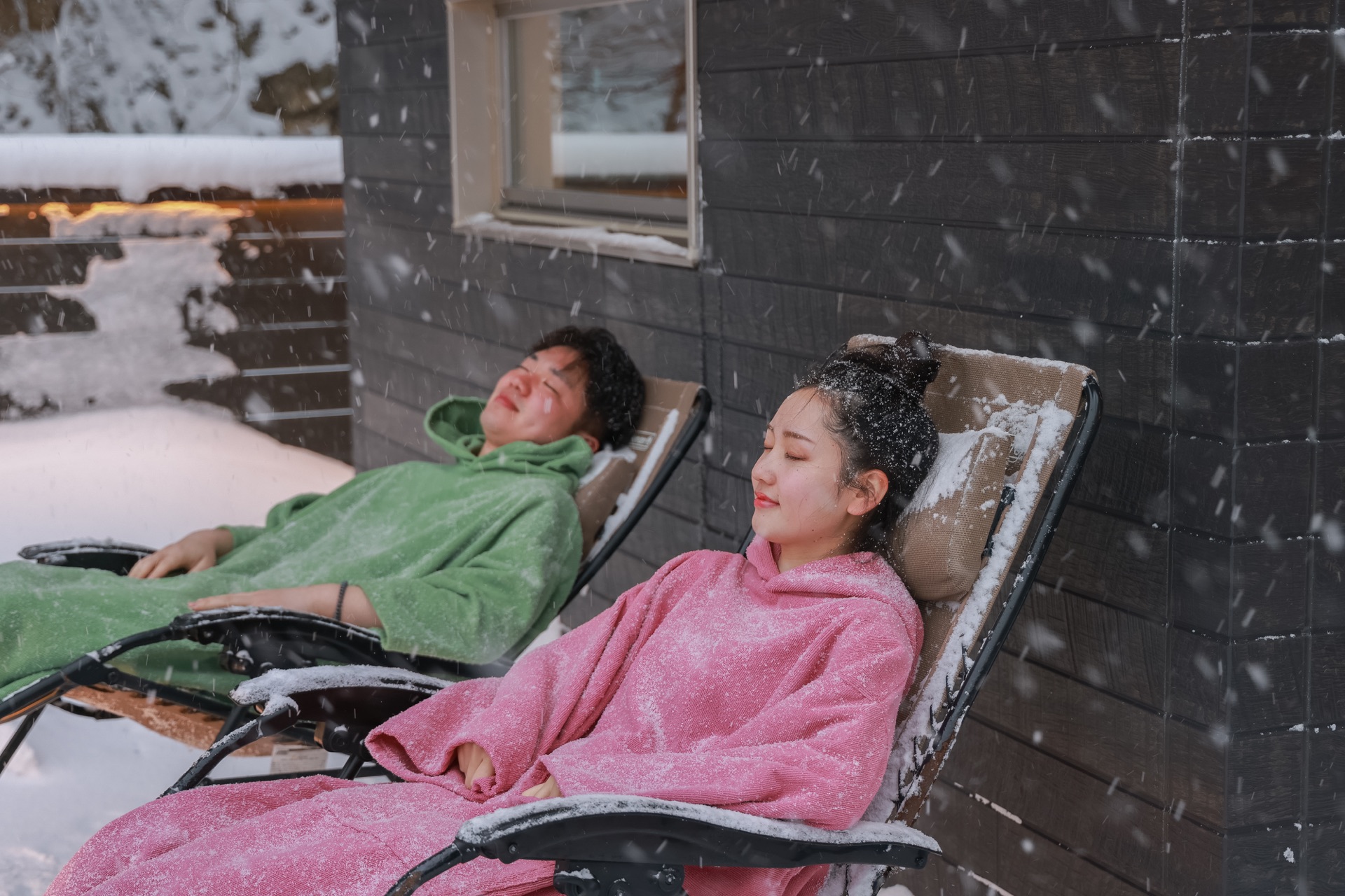 Cooling off in the open air at the Tenku Sauna on a snowy day